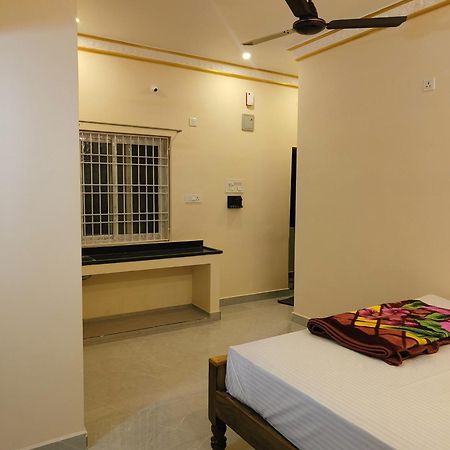 Liya Guest House Tiruvannāmalai Dış mekan fotoğraf