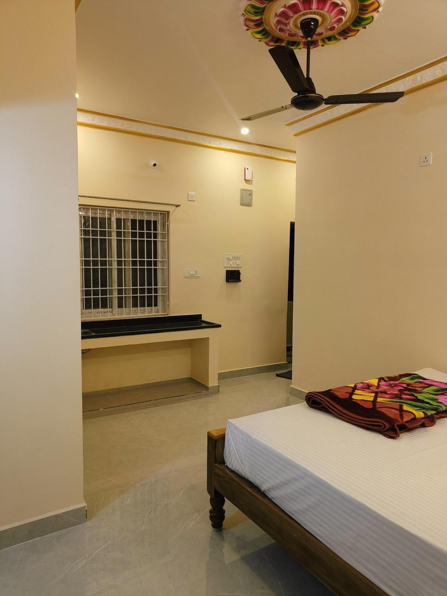 Liya Guest House Tiruvannāmalai Dış mekan fotoğraf
