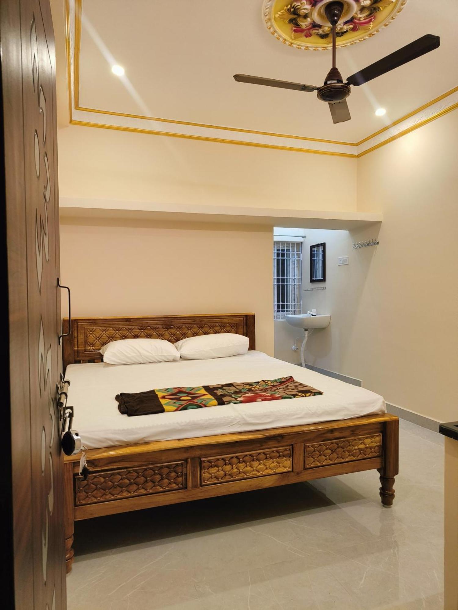 Liya Guest House Tiruvannāmalai Dış mekan fotoğraf
